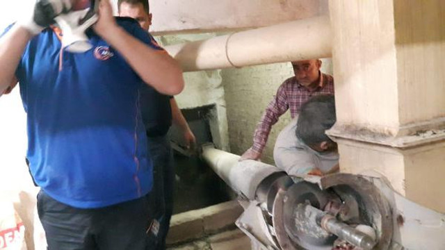 Fabrikada kolunu makineye kaptırdı