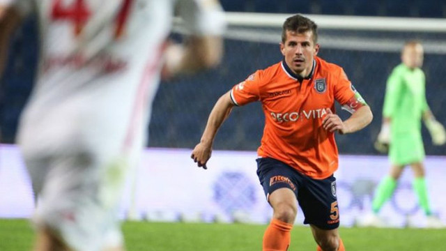 Medipol Başakşehir'de Emre Belözoğlu belirsizliği