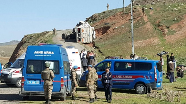 Göçmenleri taşıyan kamyon devrildi: 5 ölü, 37 yaralı