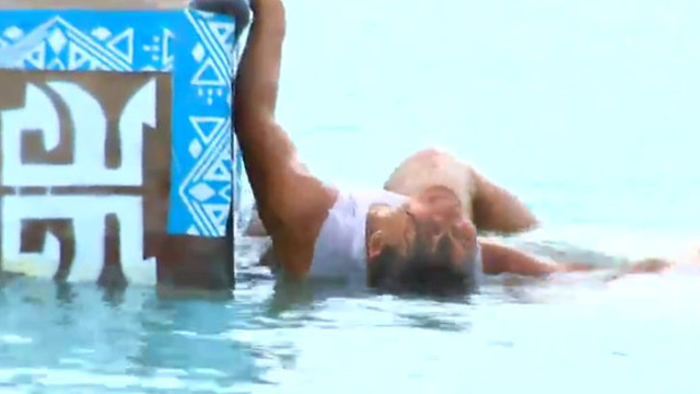 Survivor'da korku dolu anlar! Büşra sudan çıkamadı