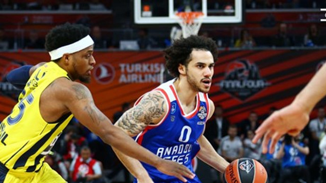 Anadolu Efes EuroLeague'de finale yükseldi