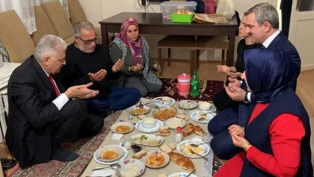Binali Yıldırım'ın iftar fotoğrafı tepki çekti