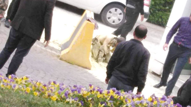 İşsiz genç AK Partili belediyenin önünde kendisini yaktı