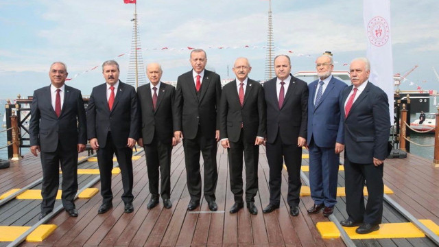 CHP'den liderlerin birlik pozuna eleştiri