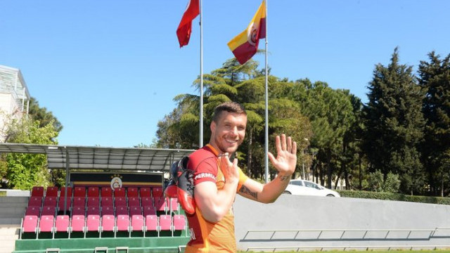 Lukas Podolski: Bu akşam tüm çaylar benden