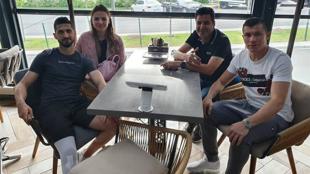 Abd Li Rap Sarkicisi Lizzo Masanin Ustunde Dans Etmek Isteyince Masa Kirildi Magazin
