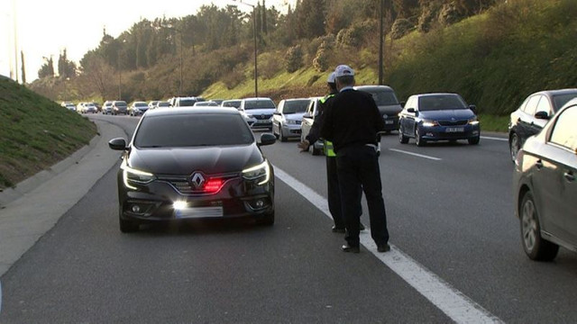 Milli Eğitim Müdürü'nün çakarlı aracını durduran polise iyi haber