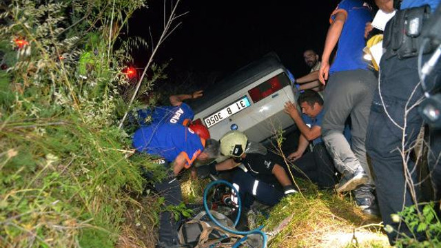 Takla atan otomobil şarampole uçtu: 2 ölü, 2 yaralı