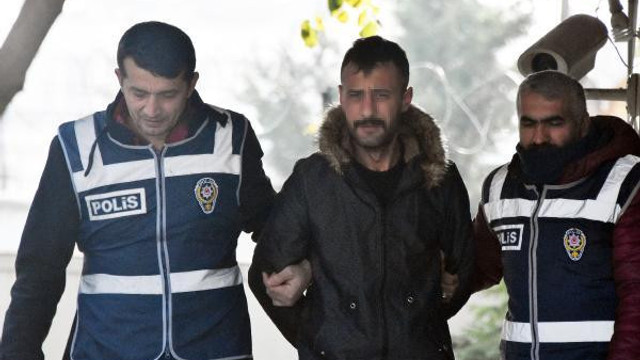 Arkadaşını, sarkıntılık yaptığı için boğazını kesip defalarca bıçaklamış