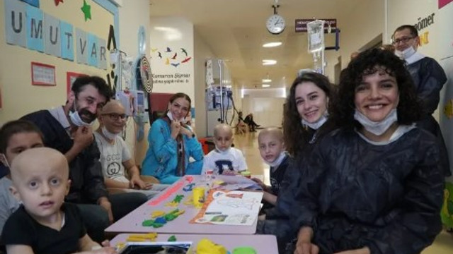 Çukur'un yıldızları kanser tedavisi gören çocukları ziyaret etti