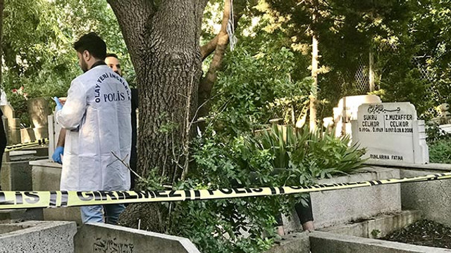 17 yaşındaki genç mezarlıkta kendini astı