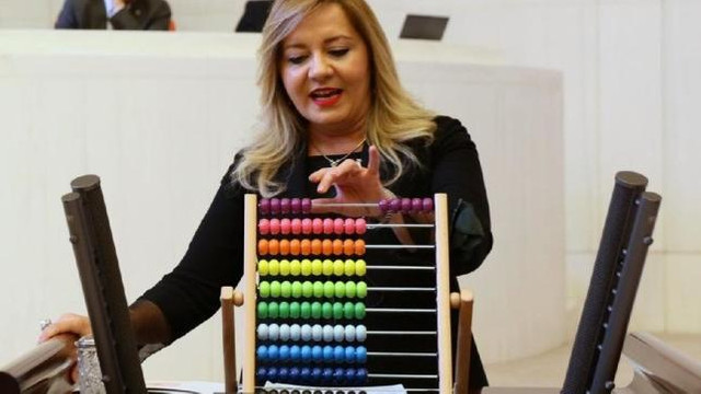 Meclis kürsüsünde yalanları abaküsle anlattı !