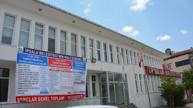 AK Partili belediyenin borçları tabelaya sığmadı !