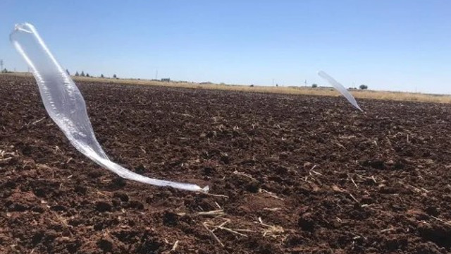 Tarlaya mühimmat bağlı balon düştü