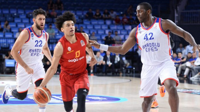 Anadolu Efes 82 - 77 Galatasaray Doğa Sigorta