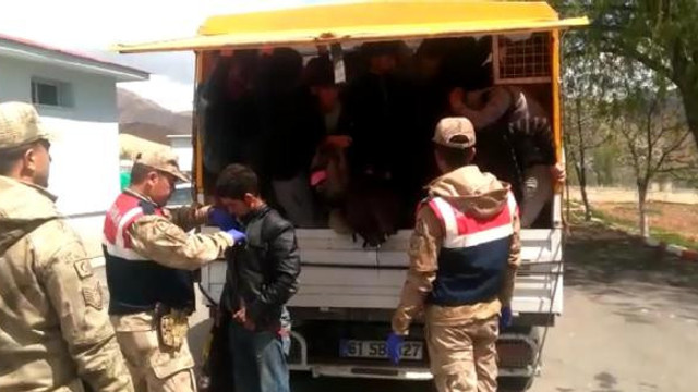 Kamyonetin kasası açıldı, gözlerine inanamadılar