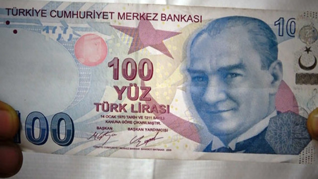Müşteriden aldığı 100 TL'yi görünce gözlerine inanamadı