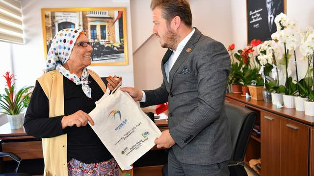 Beylikdüzü'nde atık yağ getirene bez çanta hediye