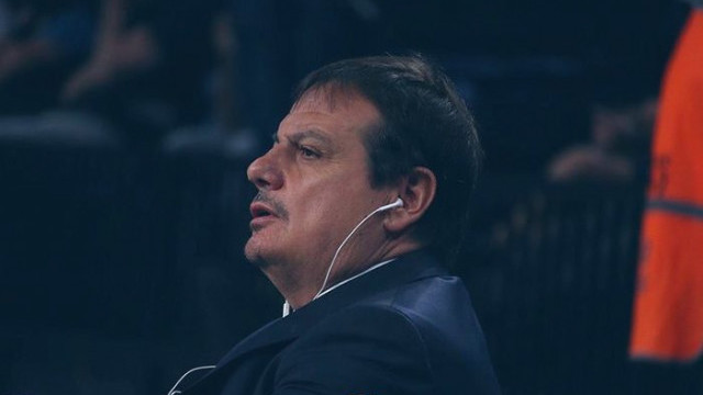 Ergin Ataman, Fenerbahçe Beko maçına kulaklıkla çıktı