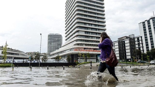 Meteoroloji'den kırmızı alarm ! Sel, dolu ve yıldırım uyarısı geldi