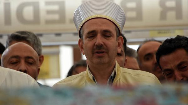 Müftü, kızının cenaze namazını kıldırdı