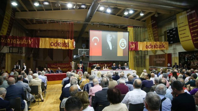 Sami Çölgeçen: Yıllar önce milli futbolcular Orhan Ak'ın evine zorla götürüldüklerini söyledi