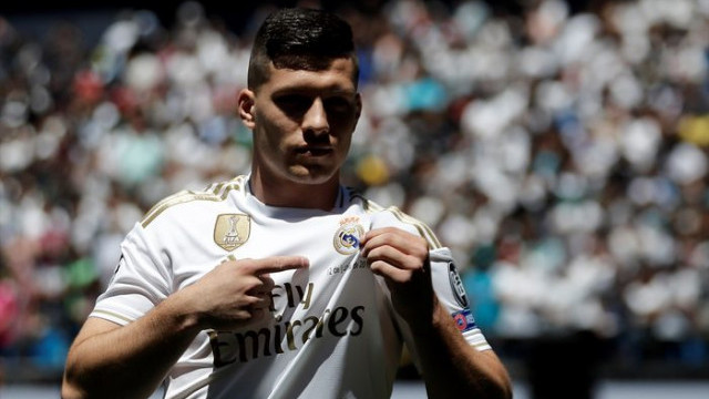 Real Madrid Luka Jovic'i basına tanıttı