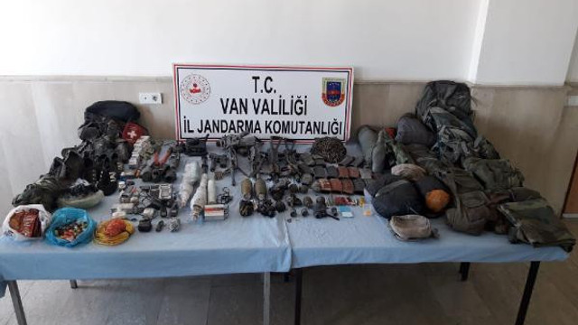 4 teröristin öldüğü bölgede silah ve mühimmat ele geçirildi