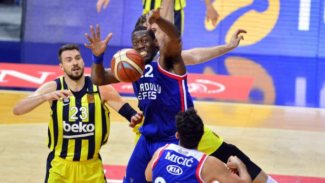Anadolu Efes, Fenerbahçe karşısında bu sezon 6. kez kazandı