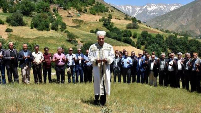 Köylüler bu sefer de ''bal duasına'' çıktı