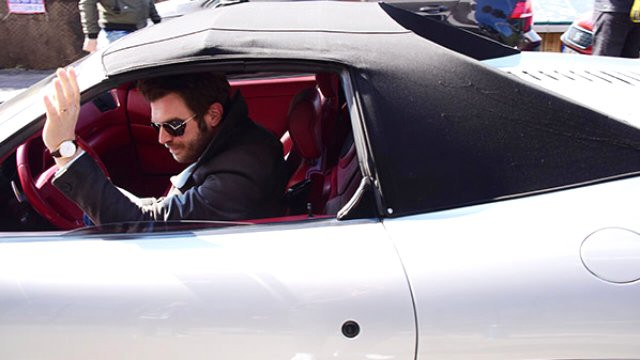 Kıvanç Tatlıtuğ'un satmak istediği Ferrari'ye alıcı çıkmadı