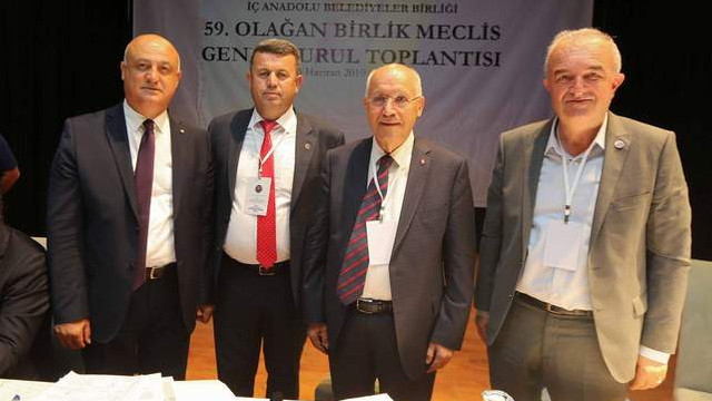 İABB üyeleri Başkan Fethi Yaşar’la ''Devam'' dedi