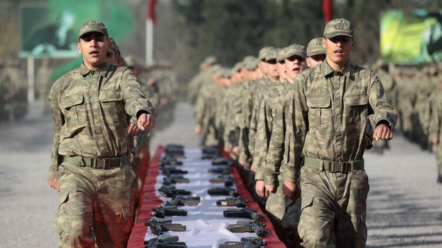 Askerlik süresini 6 aya indiren teklif kabul edildi