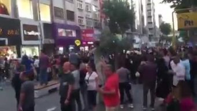AK Partili gruptan CHP'lilere saldırı !
