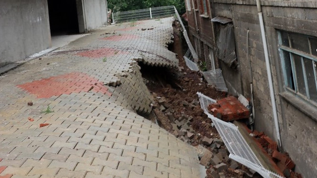 İstinat duvarı çöktü: 7 bina boşaltıldı