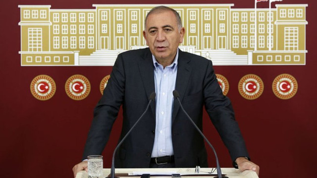 Gürsel Tekin: ''Deprem toplanma alanları kimin döneminde AVM oldu?''