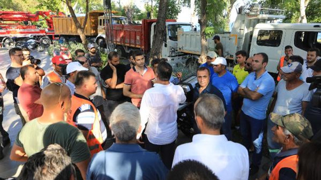Konyaaltı Sahili'nde ''mavi bayrak'' krizi