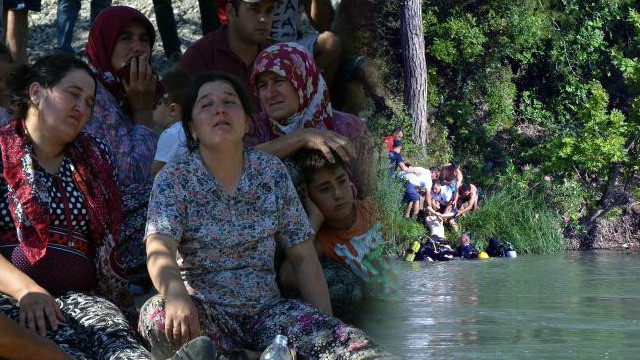 Suda şaka yaptığını sandılar ama... Kahreden olay !