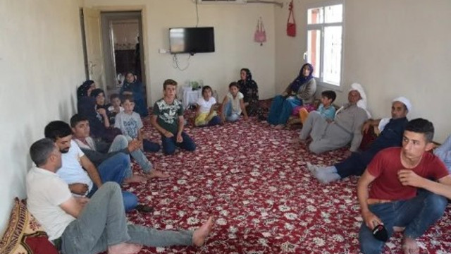Bu mahallede 17 yaşına geleni ölüm korkusu sarıyor !