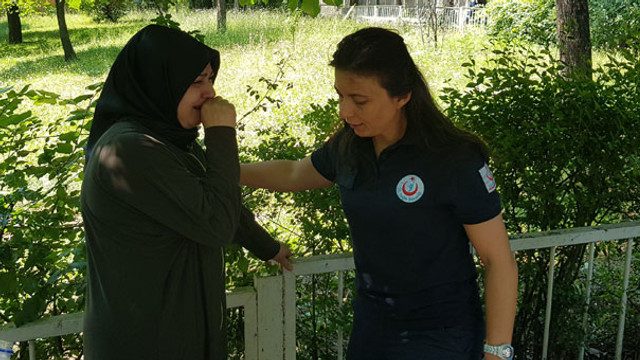 Polis aracına çarptı gözyaşlarını tutamadı !