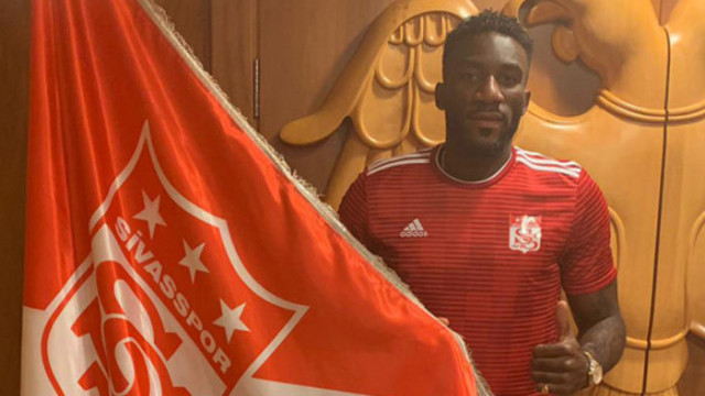 Sivasspor, Aaron Appindangoye'yi renklerine bağladı