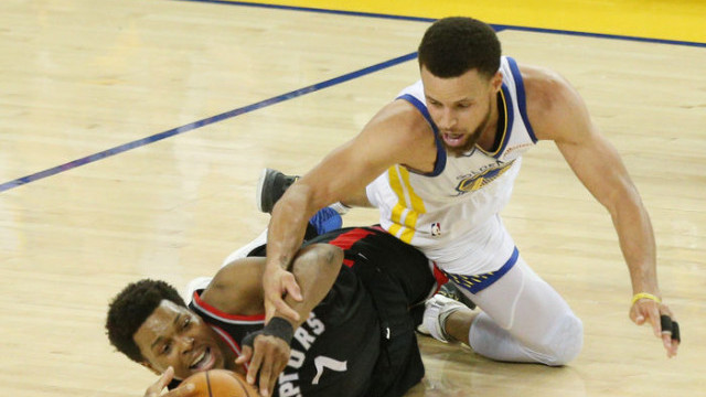 NBA yönetimi, Mark Stevens'ı bir yıl tribünden men etti