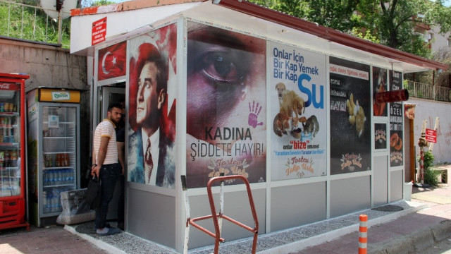 Bu iş yerini gören telefona sarılıyor