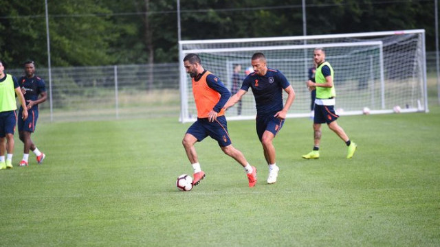 Başakşehir'de Arda Turan takımla çalıştı