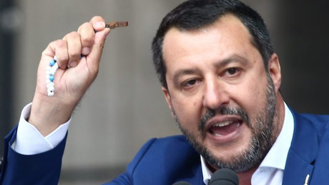 Sağcı siyasetçiye zarf içinde mermi gönderildi