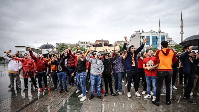 Galatasaray taraftarından protesto