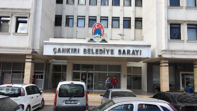 AK Partili belediye çalışan maaşlarını banka kredisiyle ödedi !