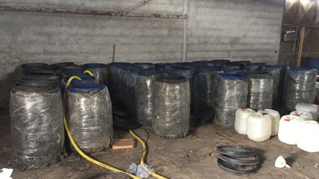 Adana'da 5 bin 400 litre sahte içki ele geçirildi