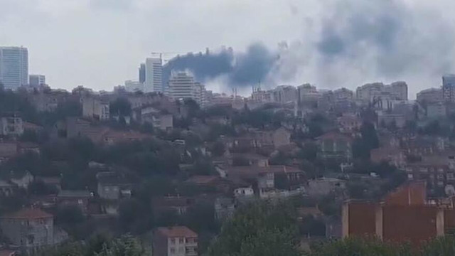 İstanbul'da 29 katlı binada yangın paniği! Dumanlar gökyüzünü sardı...