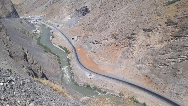 Hakkari'de çatışma: Yaralı terörist Zap Suyu'na atladı